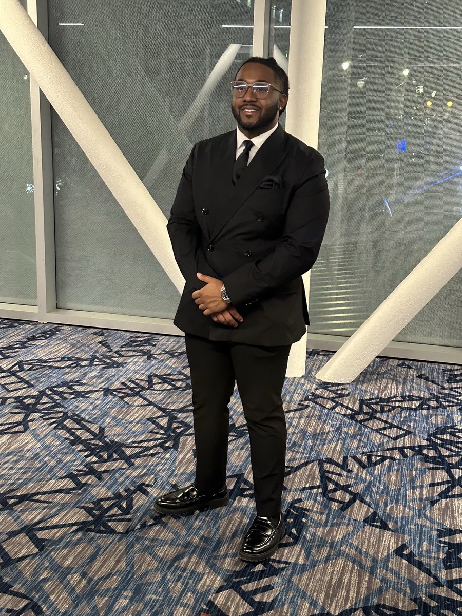 dboyai's tweet photo. Keep a black suit 🖤 https://t.co/WrrE2AjhhY