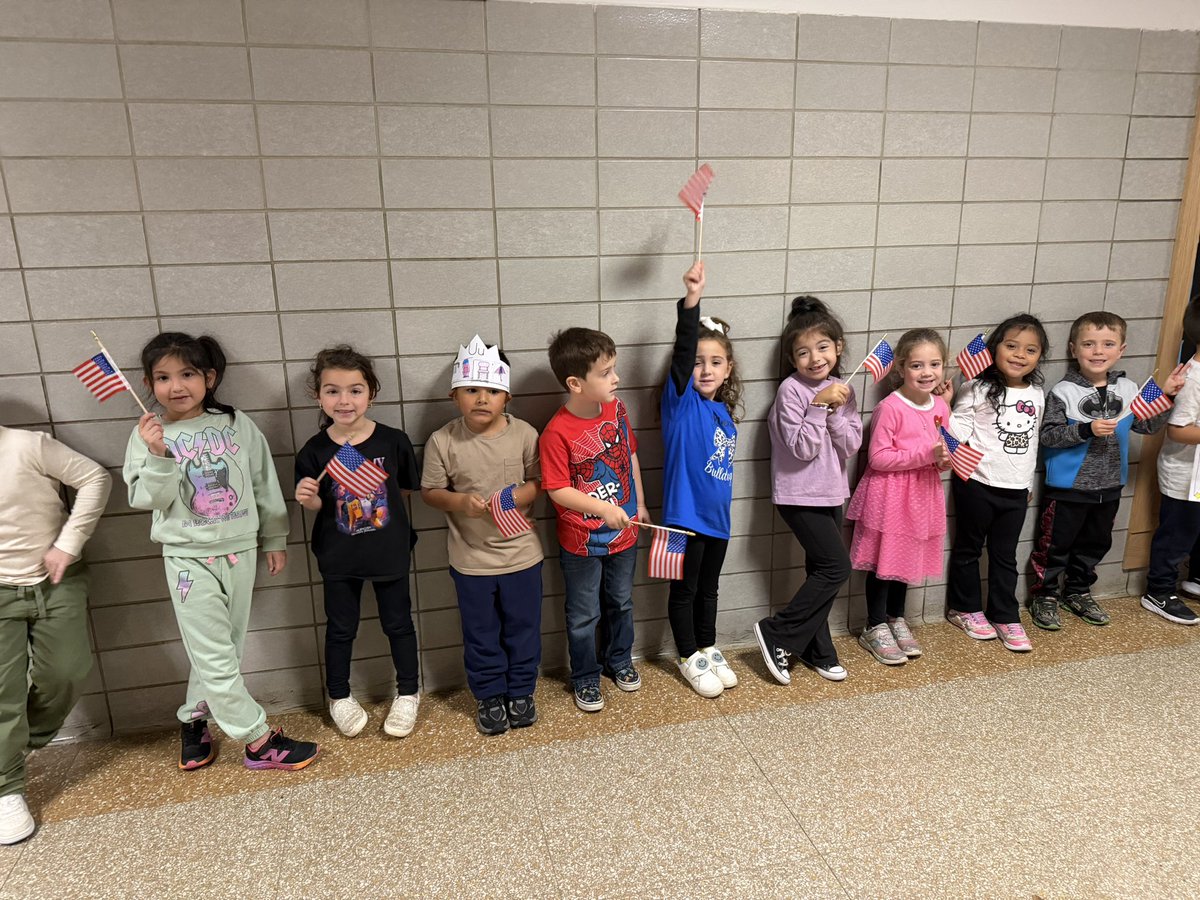 Ms. Lyons tweet media