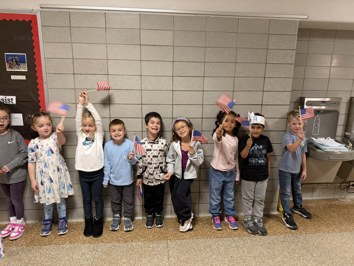 Ms. Lyons tweet media