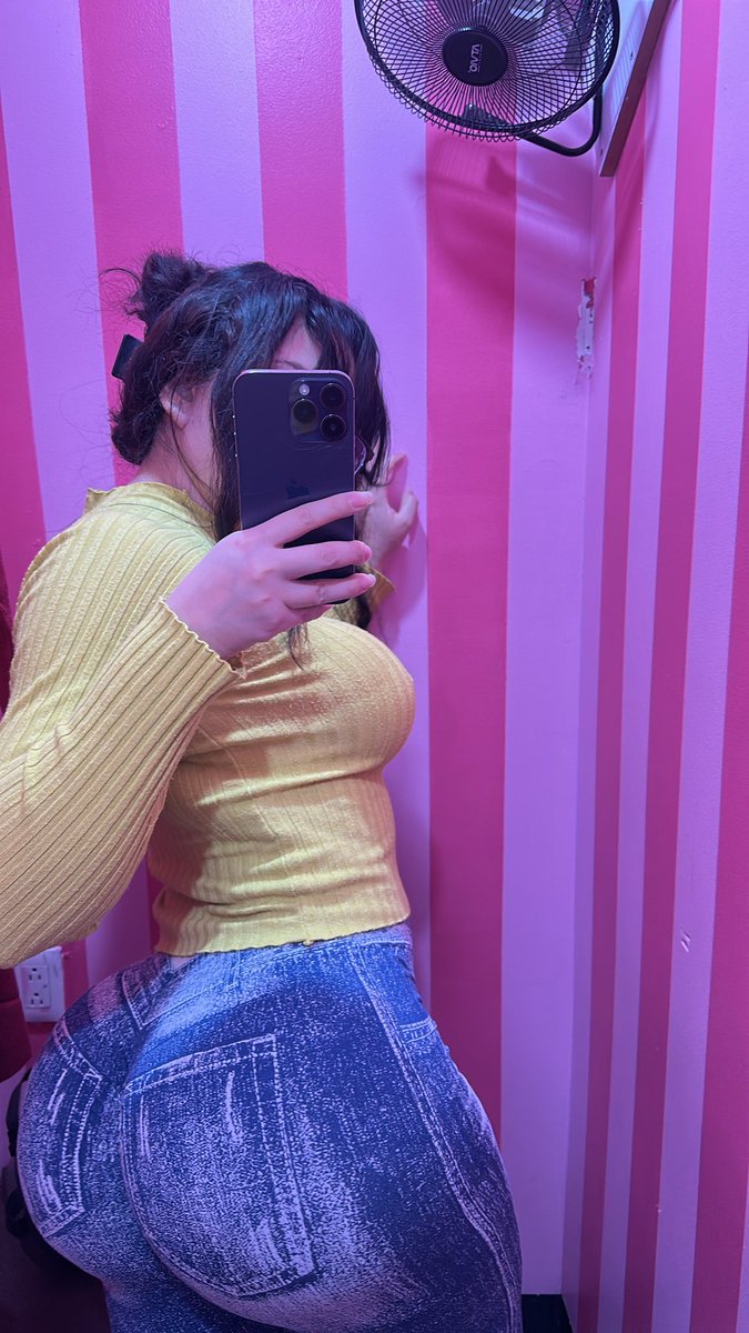 KarinaJs9's tweet photo. Viene de compras 🤓 https://t.co/g52u4C5Y7b