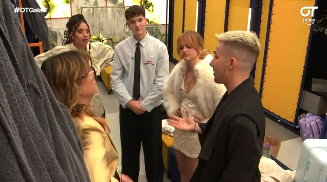 Guille a Noemí, sobre los toques de atención que le ha ido dando :

"No sabes cómo te lo agradezco. En el momento me puede chocar pero, de verdad, te lo agradezco"

#OTGala8 #OTDirecto11N