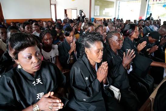 そういうのはわざわざアフリカまで行って布教してる創価学会や天理教にも言えよ。