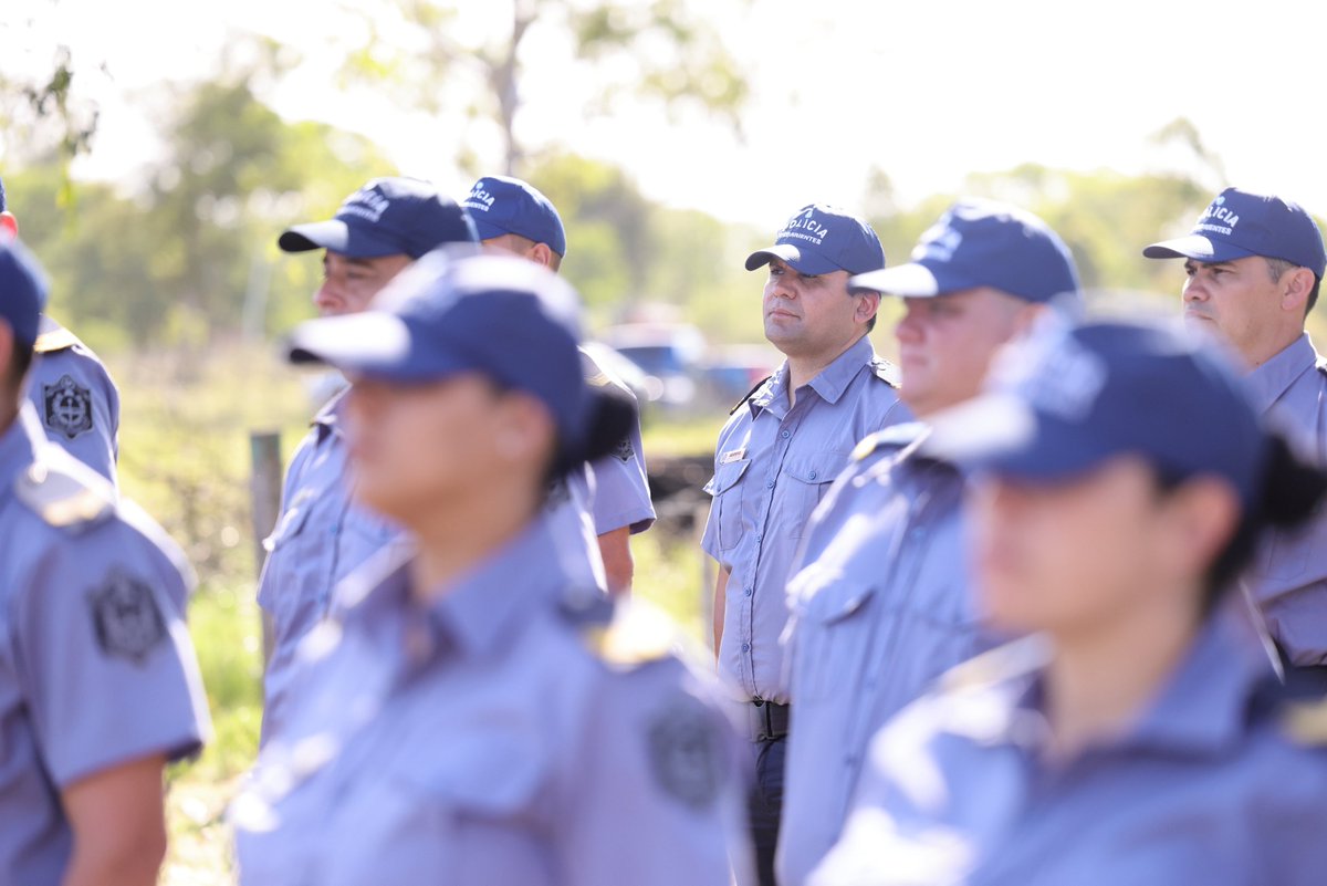Para reforzar la seguridad, inauguramos la nueva Comisaría N°2 de #Alvear, un edificio moderno y totalmente equipado. Además, sumamos una nueva camioneta para patrullar las calles y brindar una respuesta más rápida y eficiente a los vecinos.