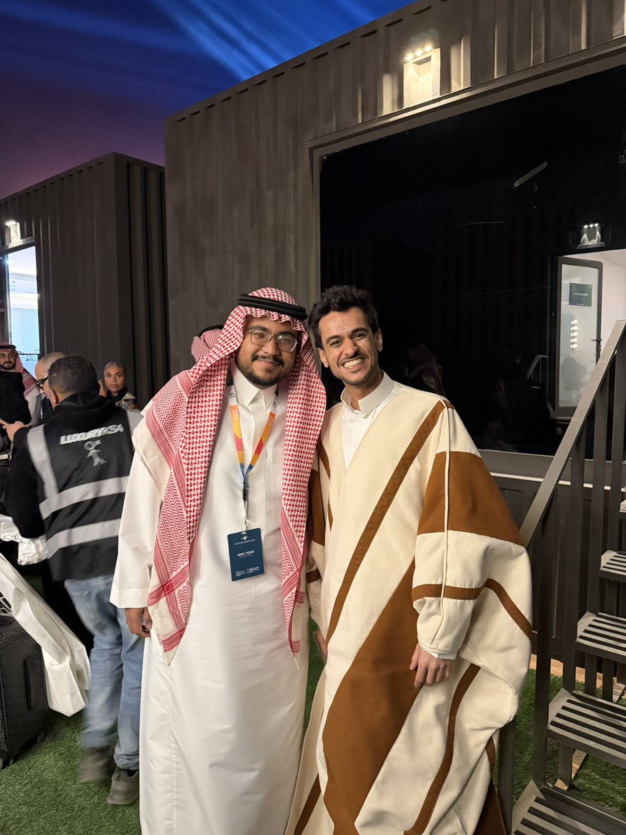 F_ALMOfficial's tweet photo. شكر خاص لكل من ساهم وتعب معنا في هالمشروع وهالتكليف اللي عسانا كنا قده وعند حسن الظن

حاب اخص بالذكر عائلتي @LuxuryKSA_ على تعبهم معنا وحرصهم على كل عمل يطلع باجمل شكل ، وشكر خاص للاخت العزيزه الزميله الشاعره جمانه آل الشيخ ( قمرة ) على تعبها معانا واجتهادها بكل شيء تسويه🙏🏻❤️ https://t.co/I6jVsTt7PG