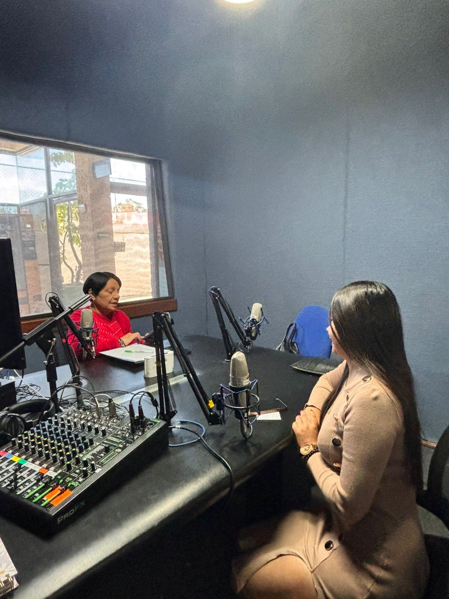 Muchas gracias por el espacio querida <a href="/SilviadeJulian/">Silvia de Julián</a> es un gusto siempre estar en tu programa   <a href="/cinco_mujeres/">Cinco Mujeres Radio</a> #CincoRadio para poder hablar sobre las actividades que realizamos en el Voluntariado de la Secretaria de Salud 🩷🫶