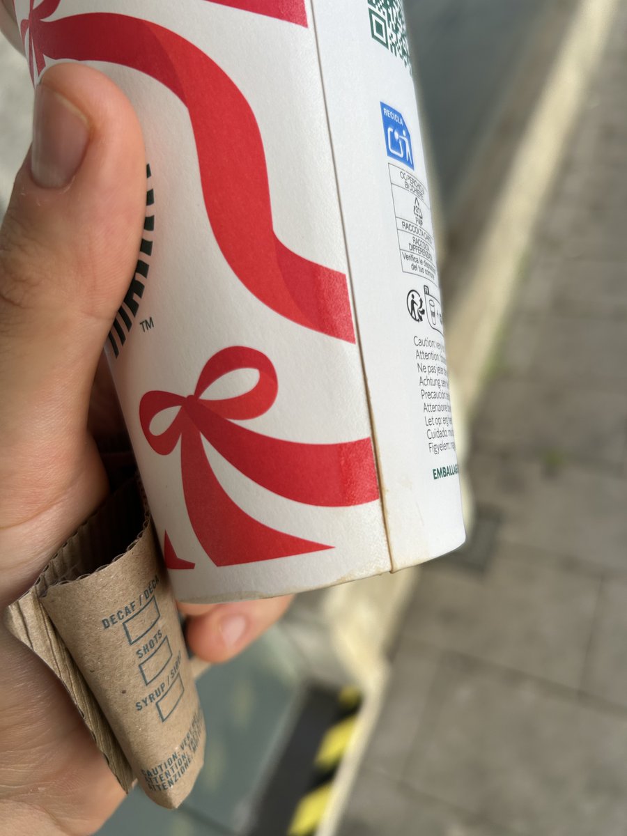 vadim_glazkov's tweet image. For f*ck’s sake. A cardboard coffee cup that turns to mush and leaks if you don’t finish it in 40 minutes. 

That’s it, we’ve hit peak design screw-up. 

#designfail #uxfail #coffee @Starbucks
