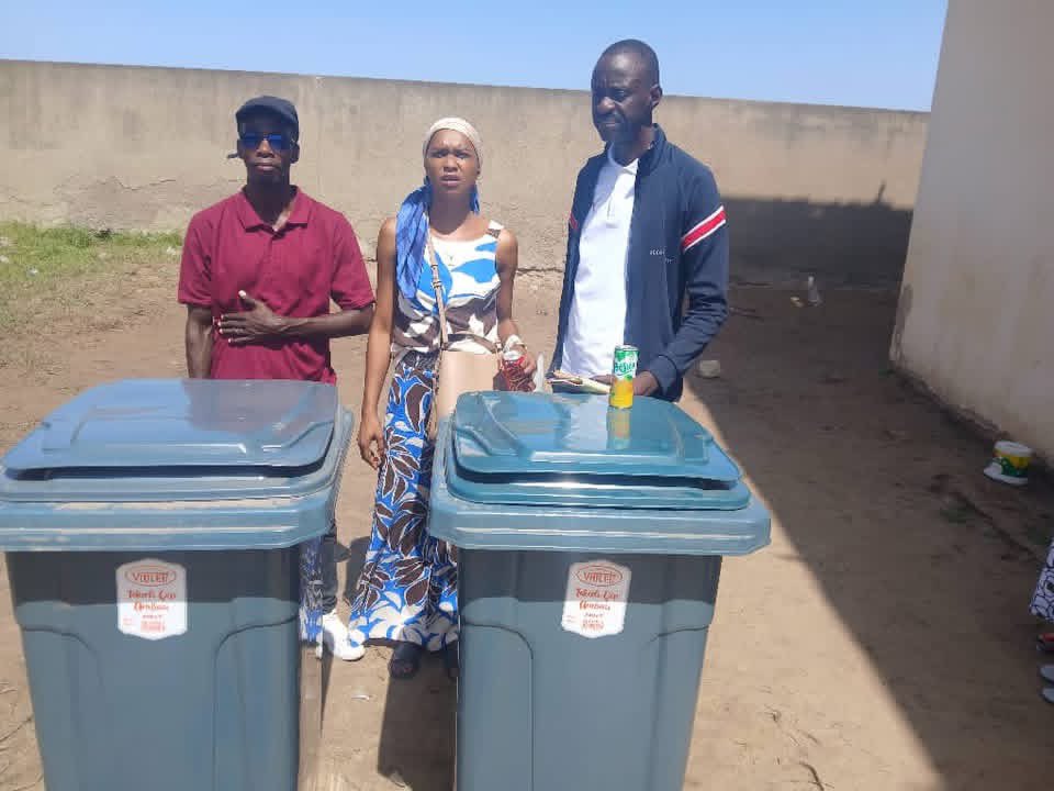 SenegalCosydep's tweet image. (ESPES): COSYDEP Dakar reprend ses activités par une journée d’assainissement et d’aménagement d’espaces  de récupération des déchets plastiques  au niveau de l’école élémentaire et du CEM Zone de recasement de Keur Massar .
#ProgrammeCLÉ #sonaged #cosydepdakar #CosydepZiguinchor