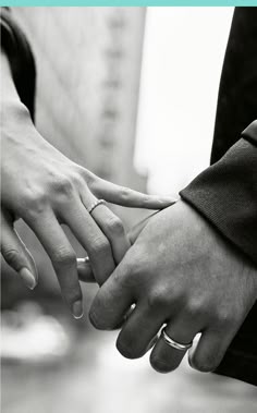 A falling flower tweet media