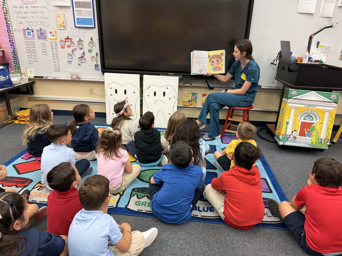 Diplomat_Elem's tweet image. Brushing twice a day. Flossing &amp;amp; Annual visits. Learning the abc’s on Oral Hygiene in Kindergarten. #leetweets