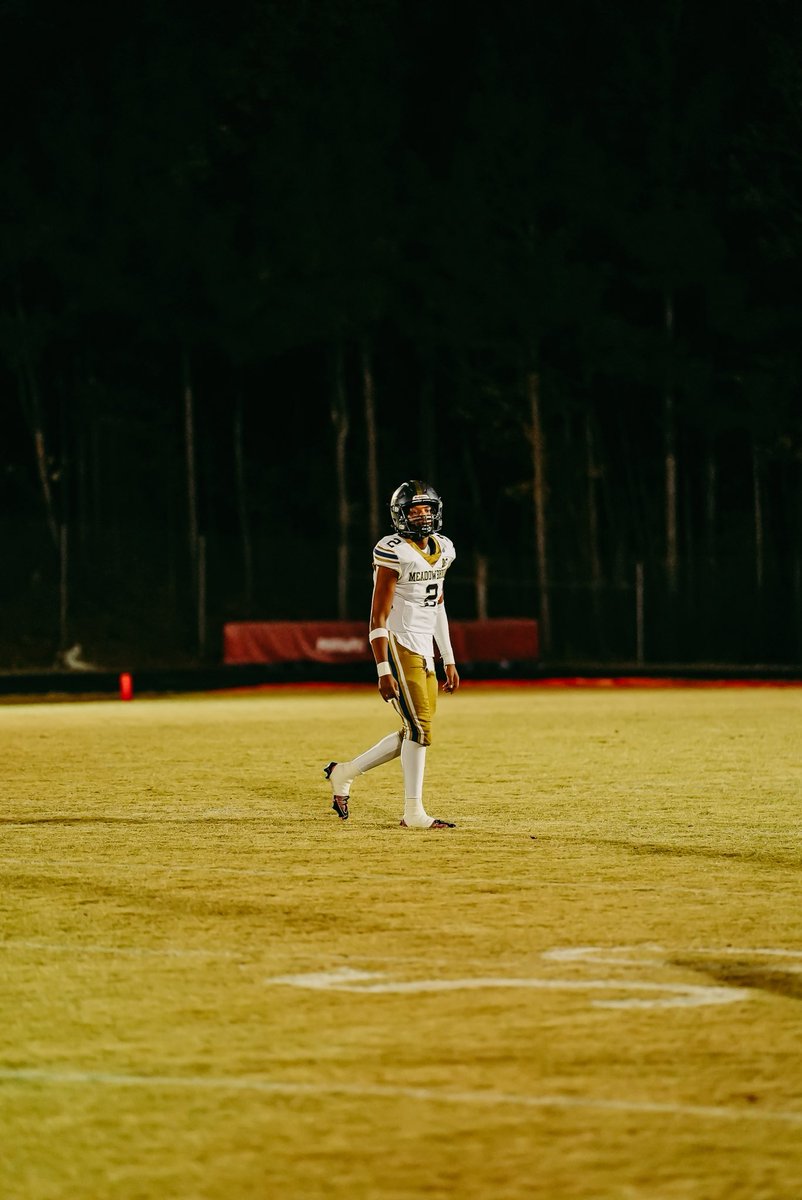 chisem_dashaun's tweet photo. Sophomore Season ✅ 
Stats: 
2,354 passing yards (7th in the state)
140/230 60%
21tds 
5int
@Meadowbrook_FB 

https://t.co/GhN17g1H5o https://t.co/QK6MKZGBVJ