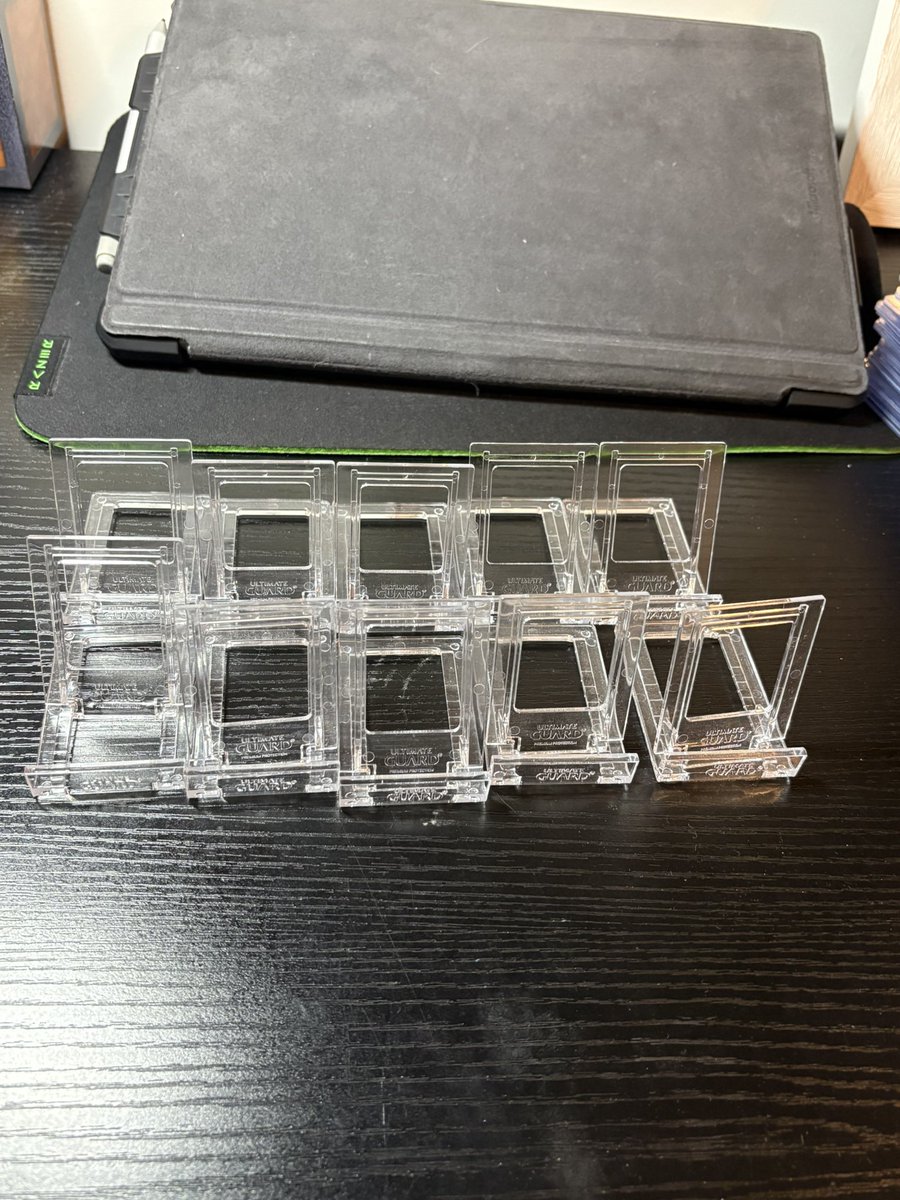 HarryBack79's tweet photo. anyone in Ottawa area need card supplies

One touches, toploader, bubble mailer, sleeves etc. 

RP appr https://t.co/bSJHQ3MFUn