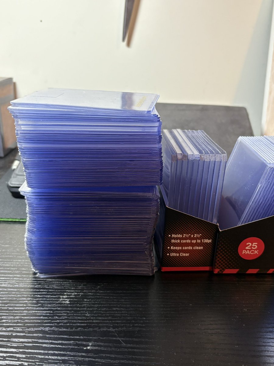 HarryBack79's tweet photo. anyone in Ottawa area need card supplies

One touches, toploader, bubble mailer, sleeves etc. 

RP appr https://t.co/bSJHQ3MFUn
