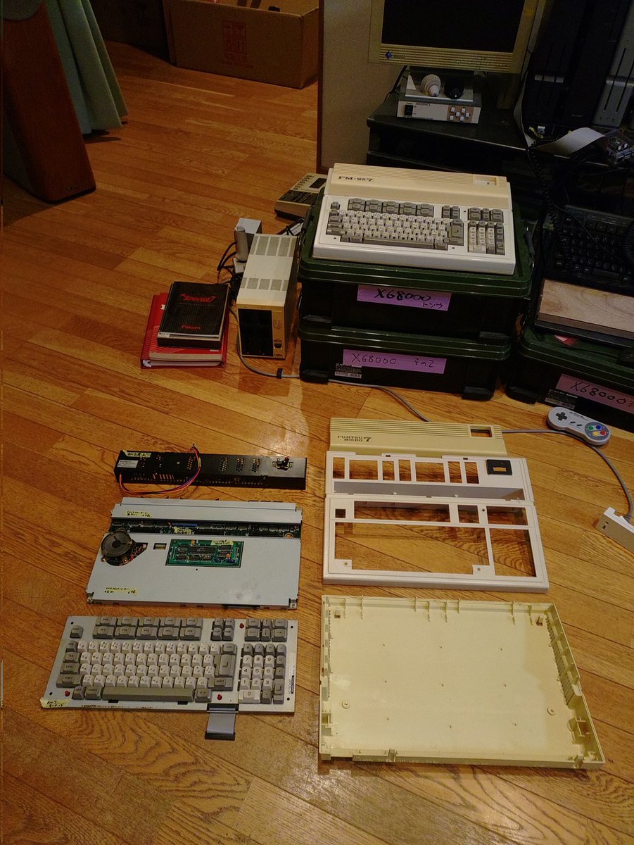 silkysharkprj's tweet image. FM-7というPCが発売され43年との事
僕のパソコン歴は古い順に
FM-NEW7
X68初代
ここまで親に買ってもらった
ここから先は自分で買った
X68PRO
(40年の時の流れと共に上記全て手元に無し)
X68Z
X68Z(2個目)
X68XVI
X68EXPERT
X68初代
FM-NEW7
FM-7
なのだ
FM-7はメンテのためバラバラなぅ
#FM7
#FM77AV