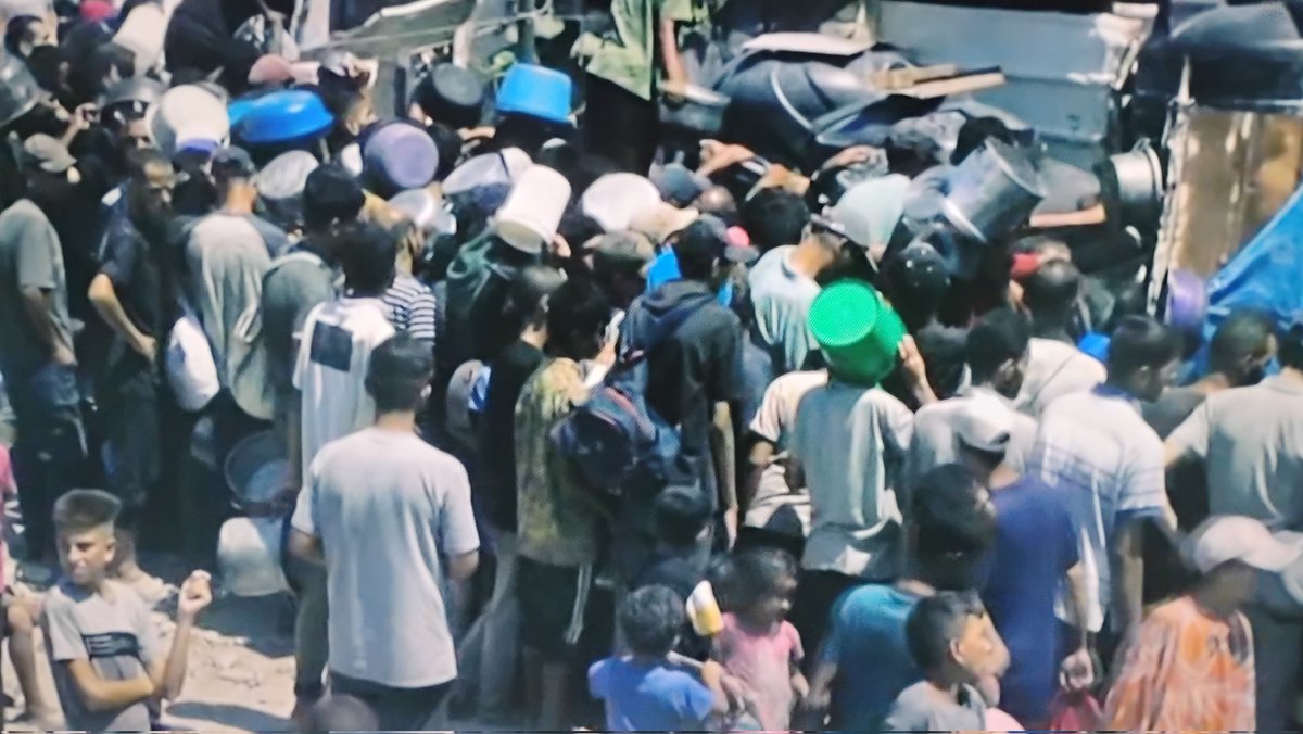 MrDaveyWilliams's tweet image. #ITV1 #BreakingRanks
Food shortages...