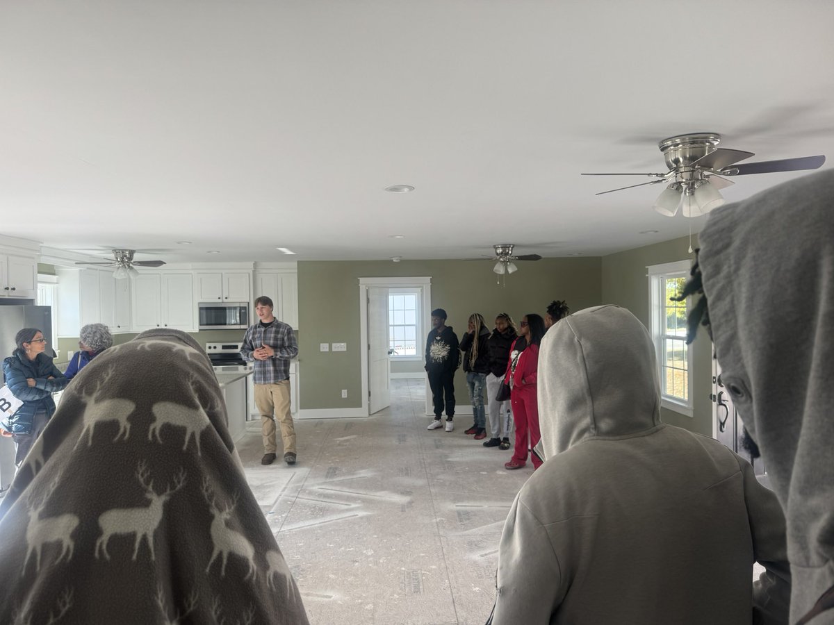 Seniors got to check out <a href="/MidlandsTech/">Midlands Technical College</a> programs today! #collegeandcareeready 📝