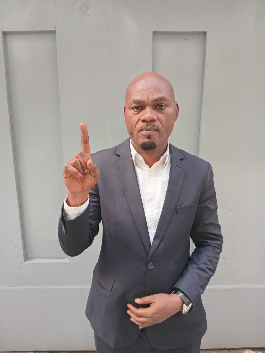 BavonMuamba's tweet photo. Nous portons une Histoire avec Honneur et conscience de la charge Generationnelle; la Voix du peuple c'est la voix de Dieu Heureu; Heureux et Joyeux anniversaire au Leader sans Cravate Jules Bavon Muamba https://t.co/WEXeO15Xy0