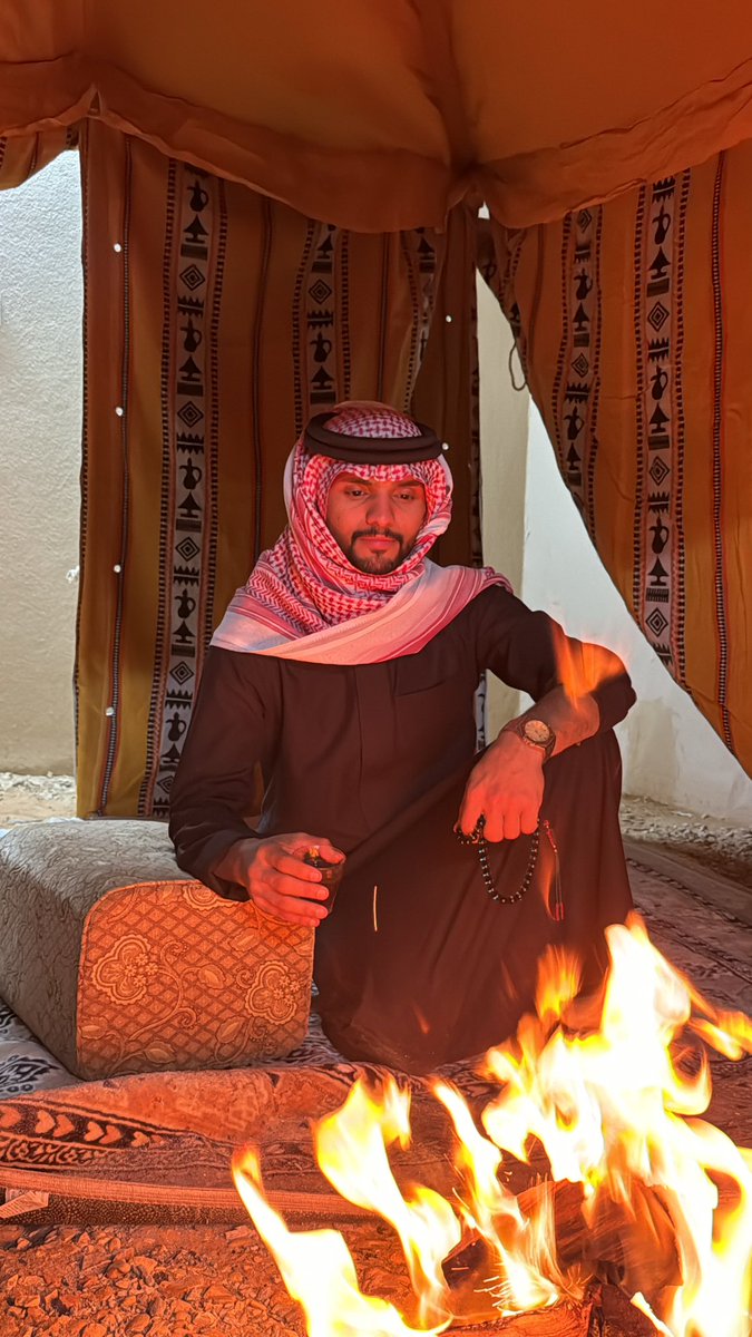n90ltt's tweet photo. نعرف طيور الحرار ونعرف طيور الكناري
الوحش تفرق فعوله بـ المواقيف الكبيره

ودك الرجال دون احلامه يكون انتحاري
يقدم بـ عقل الوليد ويضرب بـ سيف المغيره

اما انا دايم طموحاتي تجاور للسواري
ما التفت يم القليل ولا التفت يم الصغيره
#نشمي_الكربي https://t.co/L4HmCVp6RC