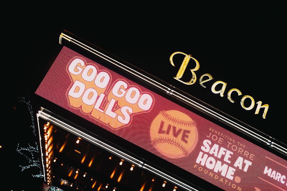 googoodolls's tweet image. Night 1 at @BeaconTheatre NYC !!!! ❤️ @SafeAtHomeFound