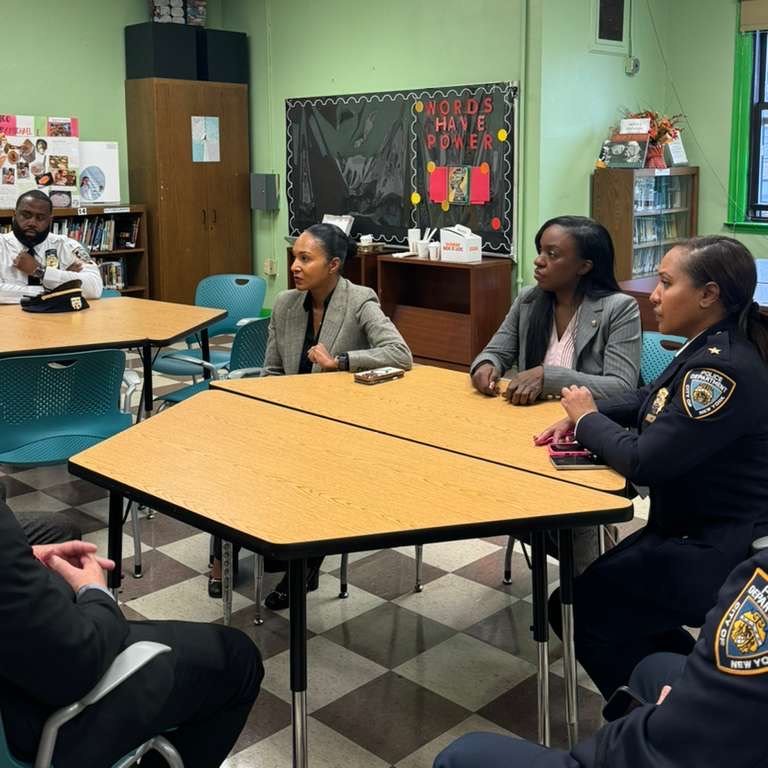 NYPD1stDep's tweet image. Today’s meeting at the Bronx Hope Passages program brought together students, educators, and School Safety Division leadership. We listened to youth voices and discussed school safety, mentorship, and paths to opportunity.