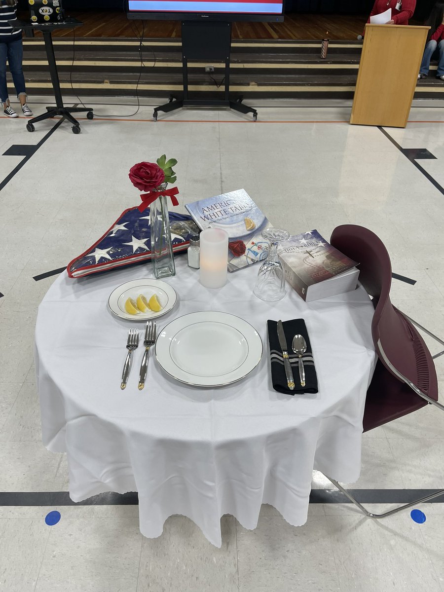 It was a privilege today at Edgemere International School to celebrate our Veterans and express our heartfelt gratitude for their service to our country. ❤️🤍💙Thank you to all who joined us for this special celebration and to our Veterans for your continued inspiration.