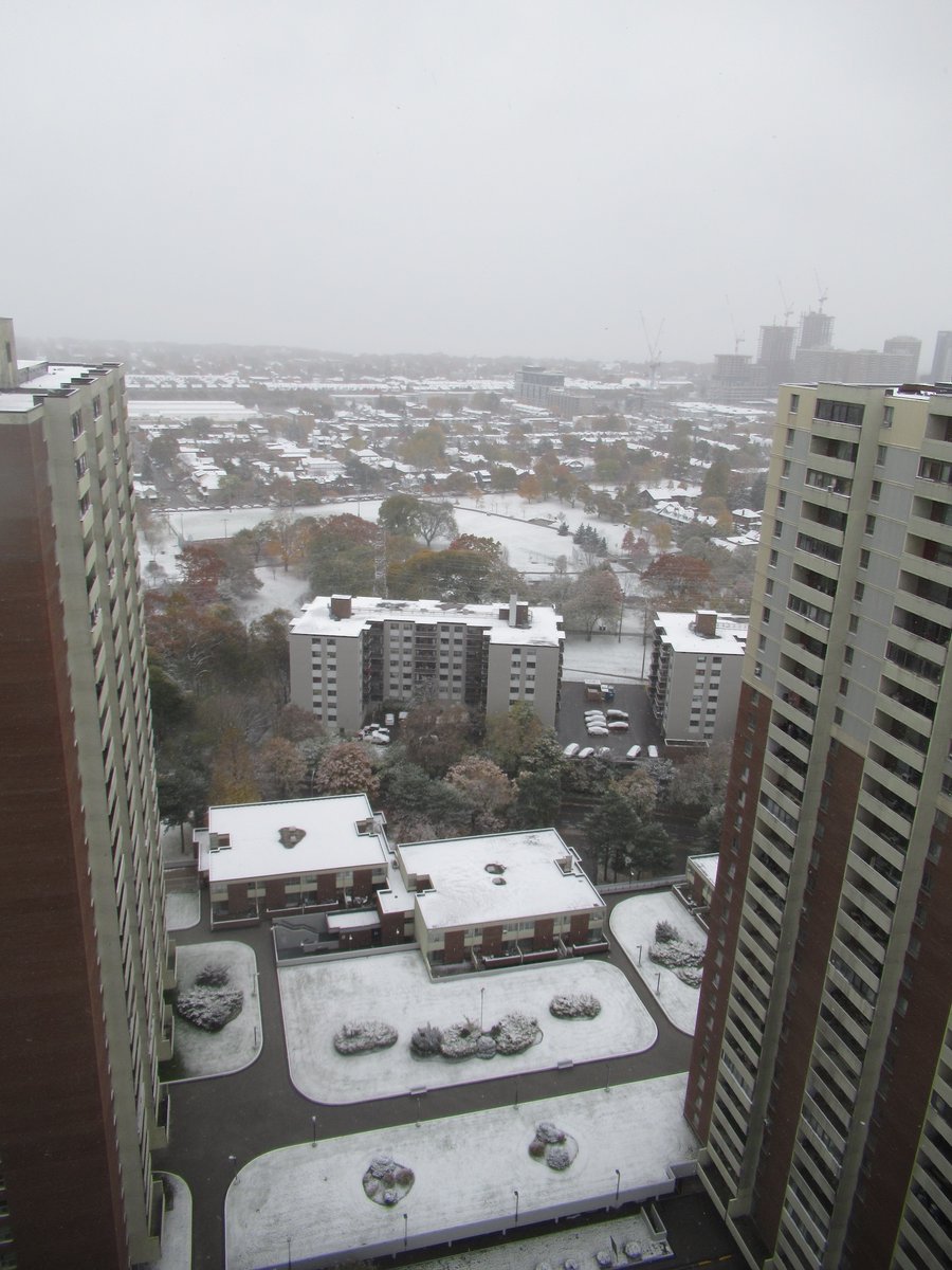 TorPoet's tweet photo. Wind and Snow
https://t.co/sfIqviSBcq
#Toronto #talky #opinions #condo #snow #wind #winter #balcony #CrescentTown #amwriting #Ontario https://t.co/Ge76ibRHlY