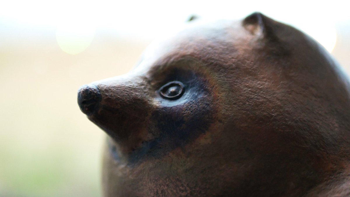 昨今のたぬき人気を見て私も写真をあげたくなるなど…
昔学生時代に作った銅のえぞたぬきです🍃
これを作ってからよりたぬきが好きになりました！