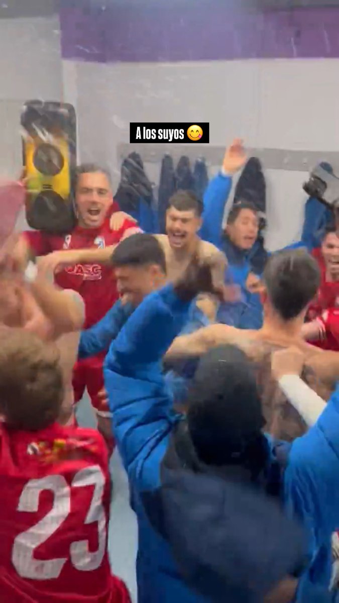 Ya sabemos lo que paso la ultima vez que celebraron en el vestuario de la Victoria con “Free From Desire” 👀

➡️ La temporada es muy larga… A veces una colleja a tiempo sirve para enderezar el rumbo 🦎🟣