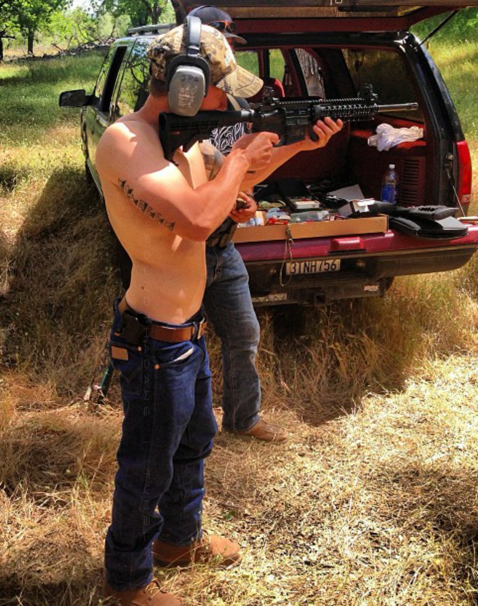 WhiteBruder's tweet photo. gone coon huntin' with the boys https://t.co/eX0urAnqQ9