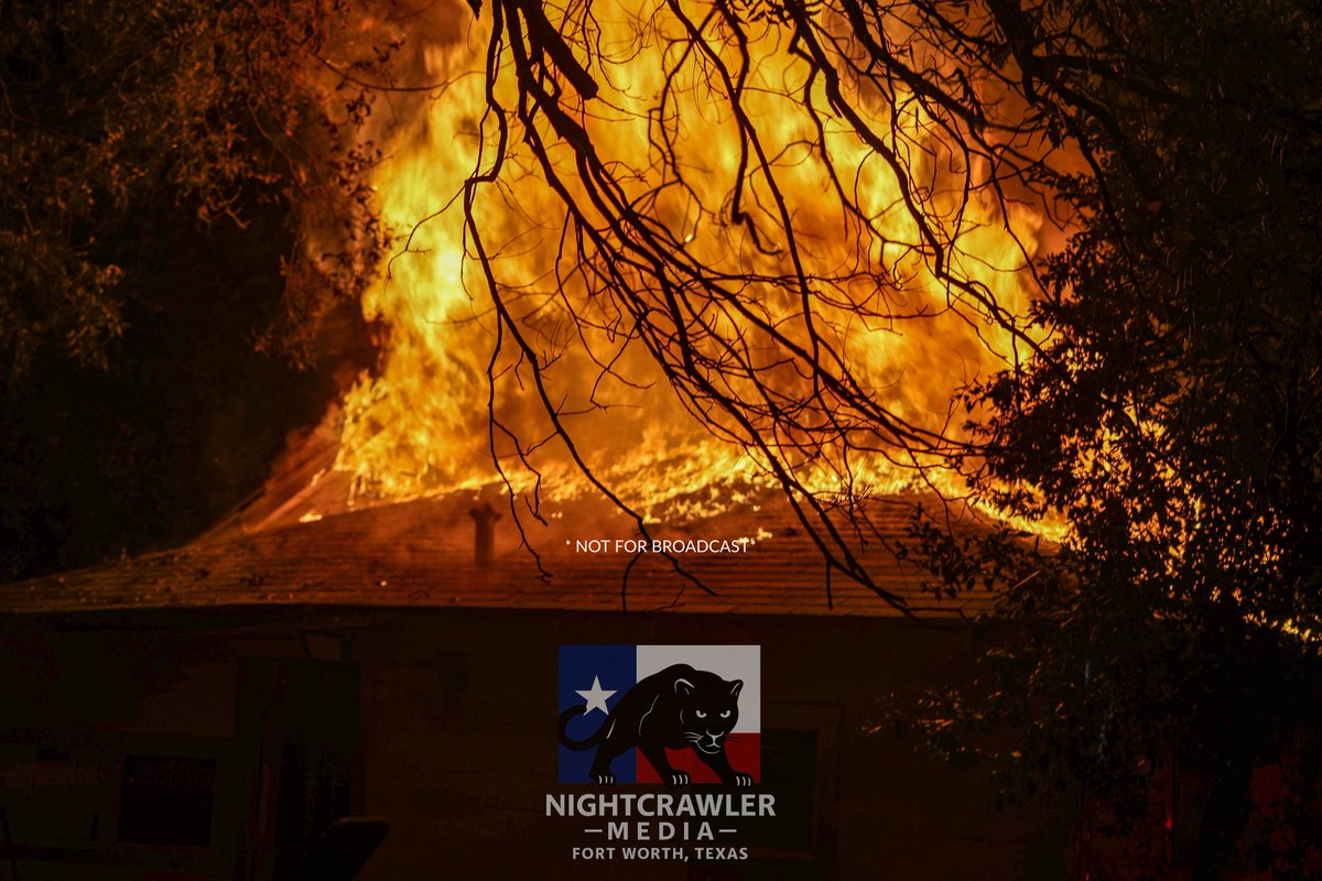 Early morning fire leaves 2 adults &amp; a dog displaced in the cities Riverside community 
facebook.com/share/p/1CZJ5f…