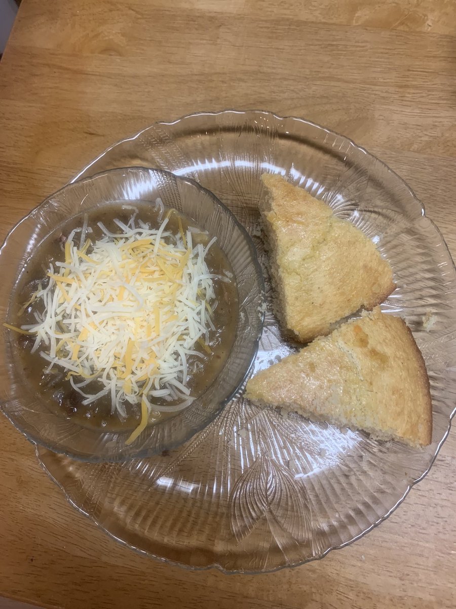 Cheesesteak soup (beef tips, onion, mushrooms) and cornbread. First really cold (for here) day. Happy boys 😊