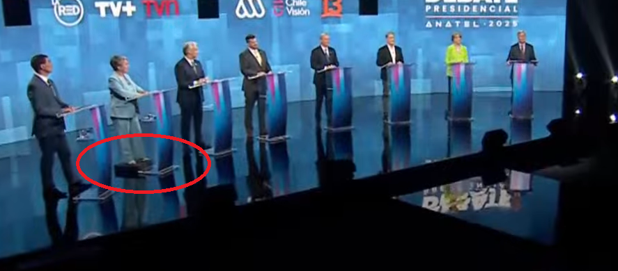 anti_merluzop's tweet photo. La mentira tiene patas cortas 🙀

#KaiserGanador #debateanatel #DebateAnatel2025 #DebatePresidencial https://t.co/xwe9fTlTw0