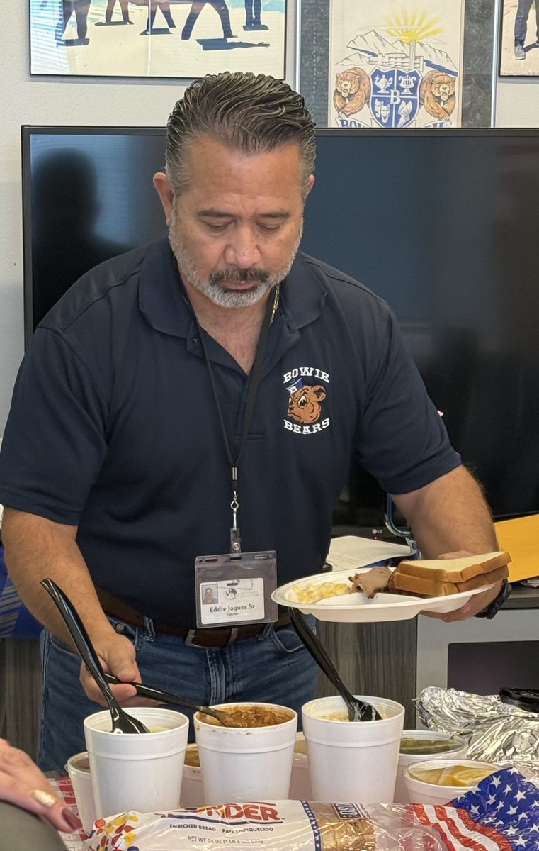 <a href="/BowieHS_Bears/">Bowie High School</a> honored our veterans today! Thank you for your service! <a href="/ELPASO_ISD/">El Paso ISD</a> <a href="/celestecjacquez/">Celeste Cano Jacquez</a> <a href="/MarkMateran/">Mark Teran</a> <a href="/mpazepzona/">mpaz #🟦</a>