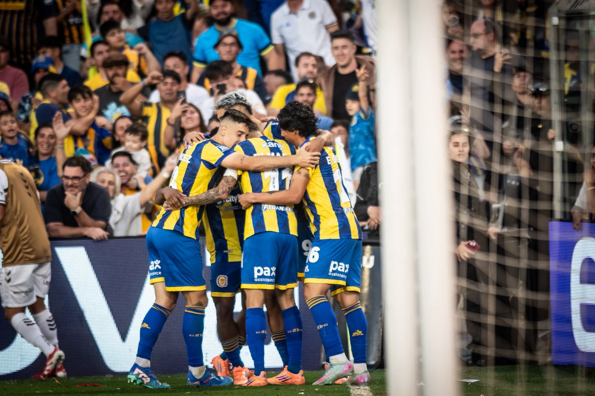 También somos punteros de la zona 👊🏼

A falta de un partido de la fase regular, #RosarioCentral se aseguró el primer puesto en su zona del #TorneoBetano Clausura 2025.

¡TODOS JUNTOS! 💛💙