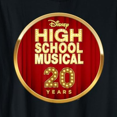 siteptbr's tweet image. &quot;Hannah Montana&quot; e &quot;High School Musical&quot; irão ganhar um especial em comemoração aos 20 anos desde o lançamento.