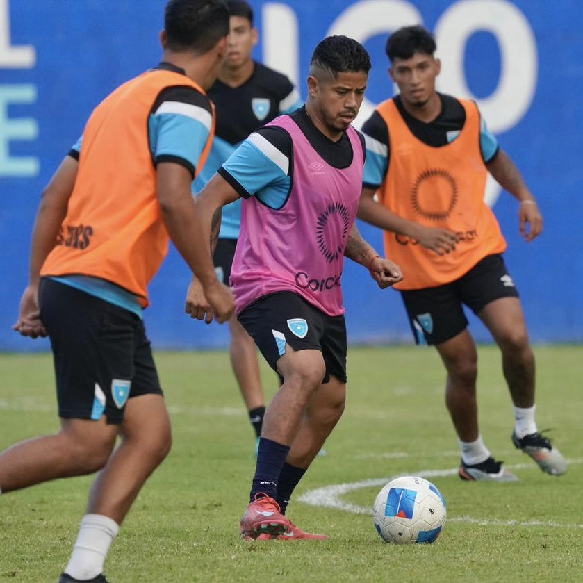 ¡MODO SELECCIÓN!

#SeleMayor realizó su entrenamiento con miras a su primer partido de la Fase Final de la Eliminatoria Mundialista ante Panamá

#VamosGuate #ModoSelección 💪🏽⚽️🇬🇹