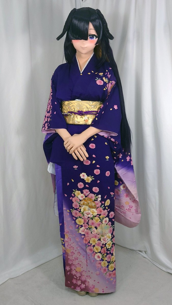 🐰今日のツクヨちゃん🐰

今日は超久しぶりの振袖ツクヨちゃんです…！

イギリスに戻る直前に我慢できないので久しぶりに着ましたね振袖を…！
…が、やはり慌てて着るのはよくないですね、着る方法もほとんど忘れるし、形が崩れているし、シワも取れていないし…(´・ω・｀)
学び直しだこれは…！