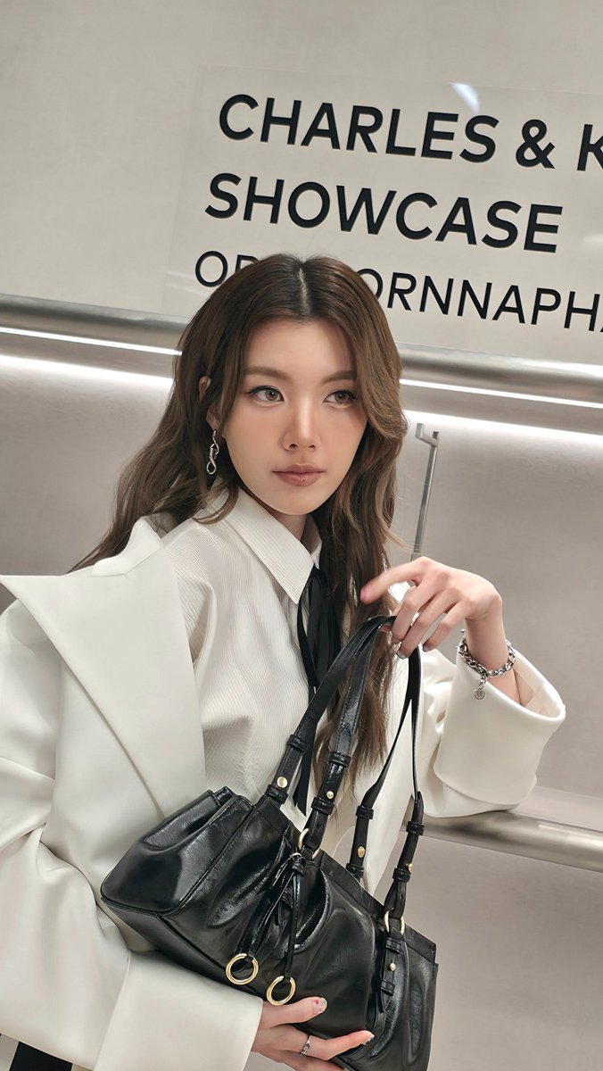 UniMomFC's tweet photo. Alongside Orm Kornnaphat, CHARLES &amp; KEITH highlight the harmony between strength and softness, representing poised charm through timeless design purpose.

ORM X CHARLESKEITH TH 
#OrmCharlesKeithShowcase 
#Ormkornnaphat #ออมกรณ์นภัส  @ormmormm https://t.co/Z1exwGYkRq