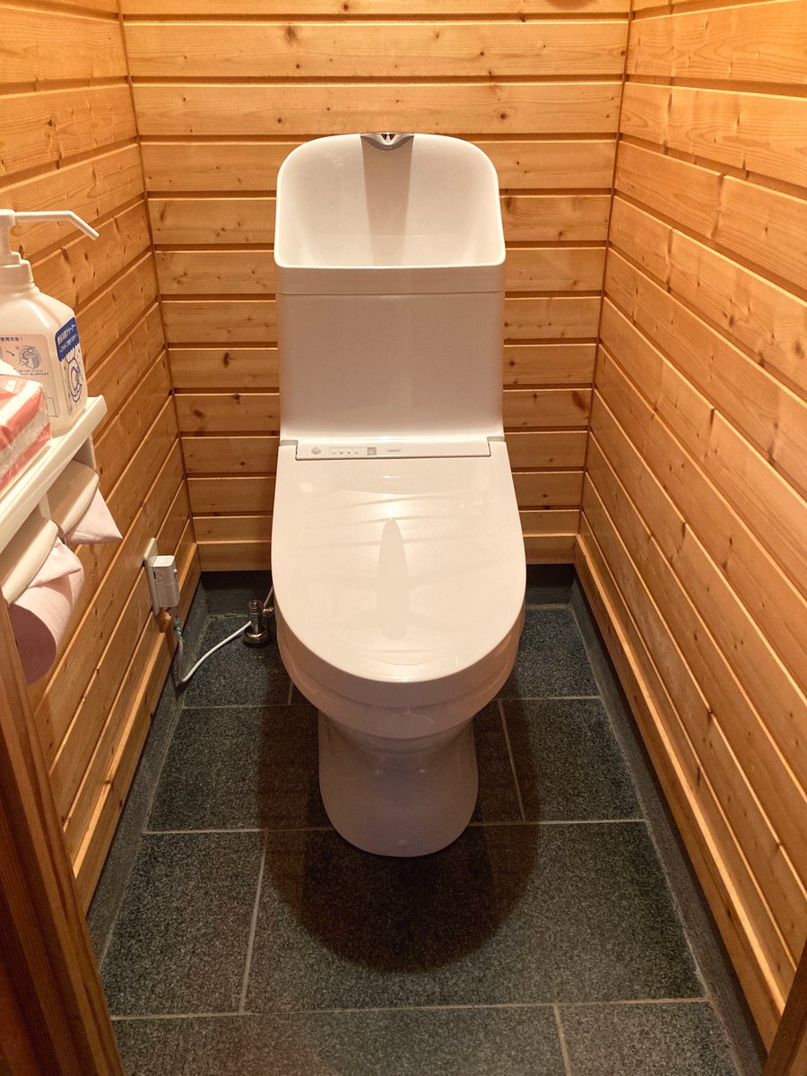 【まったり古民家ニュース🚽】

おはようございます。いつもお越し頂きありがとうございます。

今週からトイレが新しくなりました🐥
Before→After