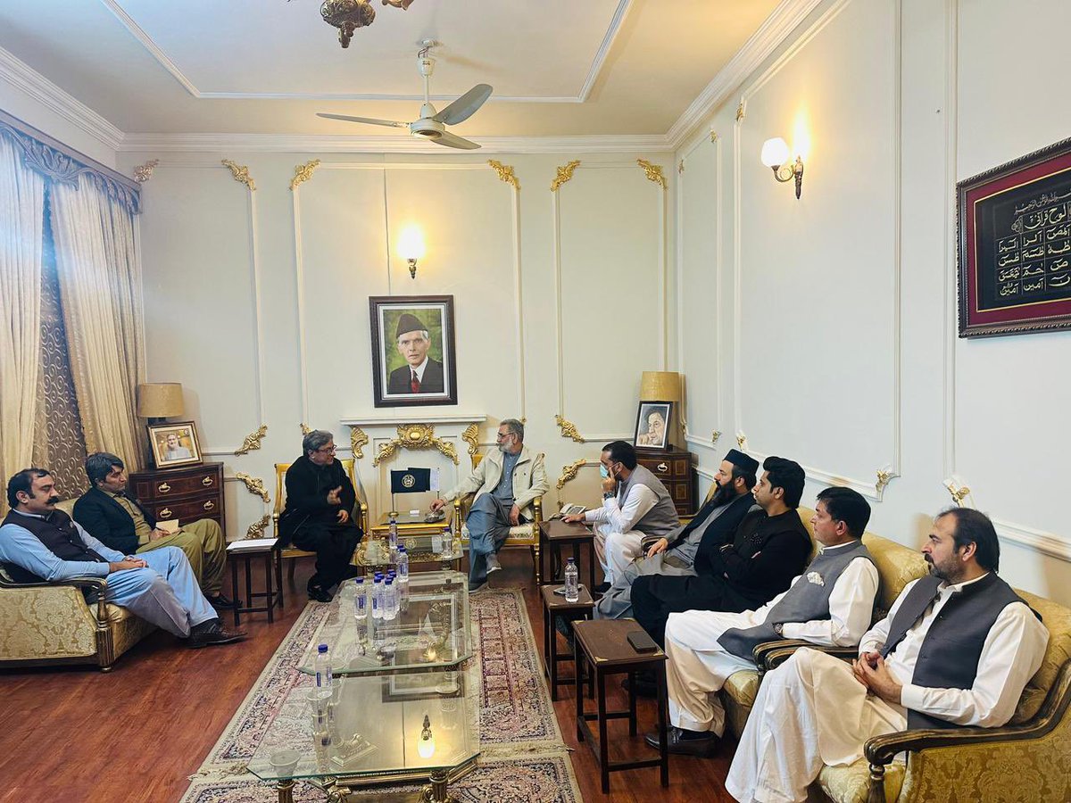 صوبے کی تاریخ میں پہلی بار، 12 نومبر کو، امن و امان کے حوالے سے صوبائی اسمبلی میں “امن جرگہ” کا انعقاد کیا جا رہا ہے.

اس سلسلے میں اسپیکر خیبرپختونخوا اسمبلی بابر سلیم سواتی کی زیرِ صدارت اسپیکر ہاؤس میں ایک اہم اجلاس منعقد ہوا جس میں امن و امان کی صورتحال، جرگہ کے انتظامات اور