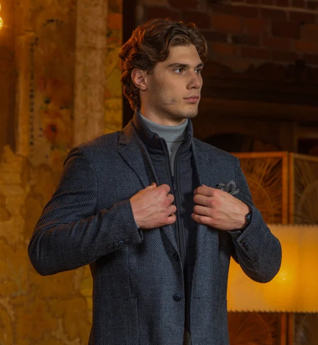 ZACK0VSKY's tweet image. Juraj slafkovsky never ever use hair gel again.