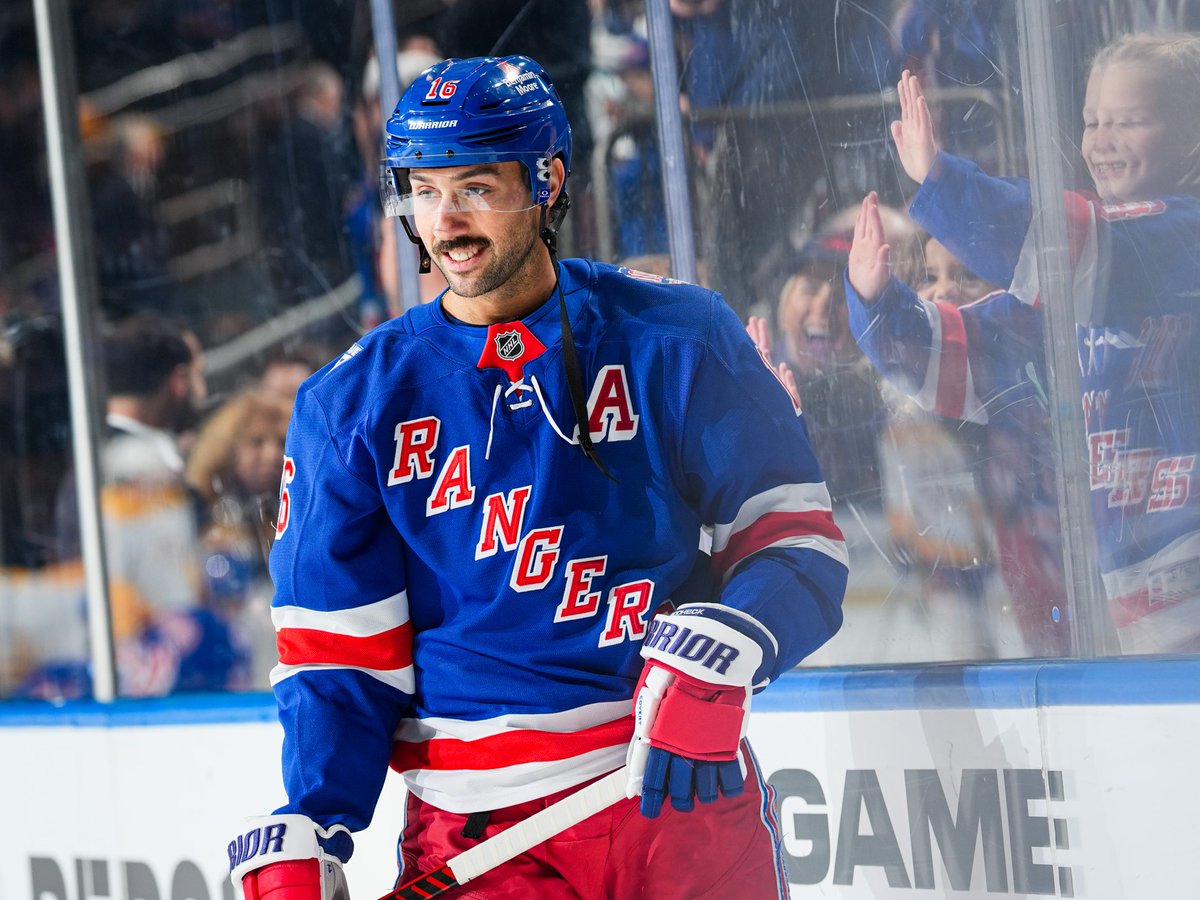 Vincent Trocheck's back in the lineup tonight for the first time since October 9th! 👏