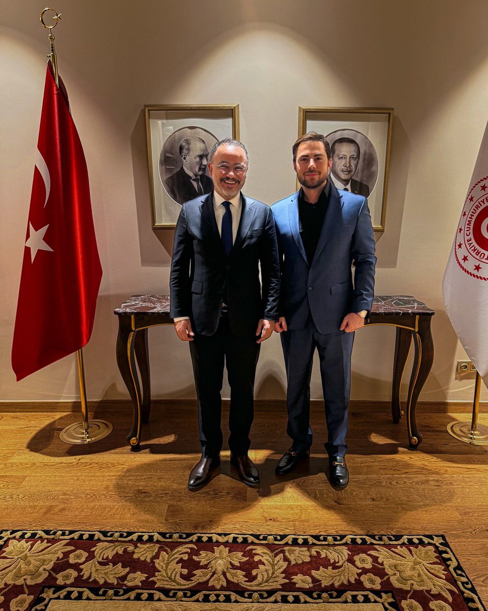 No one could have ever imagined that one day the leader of Syrian Al-Qaeda would walk into the White House and meet the president of the very country once known as the defeater of Al-Qaeda. #Qatar and #Turkey played a crucial role in making this happen — using several