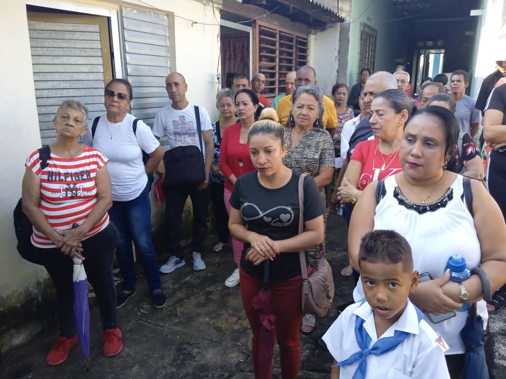 Un merecidísimo homenaje a la labor de nuestros educadores. En medio de la adversidad tras el paso de Melissa, han sido pilares fundamentales. Su compromiso es la luz que guía la recuperación de nuestra comunidad.
#EducaciónGuisa
#EducaciónGuisaGranma
#CubaMined