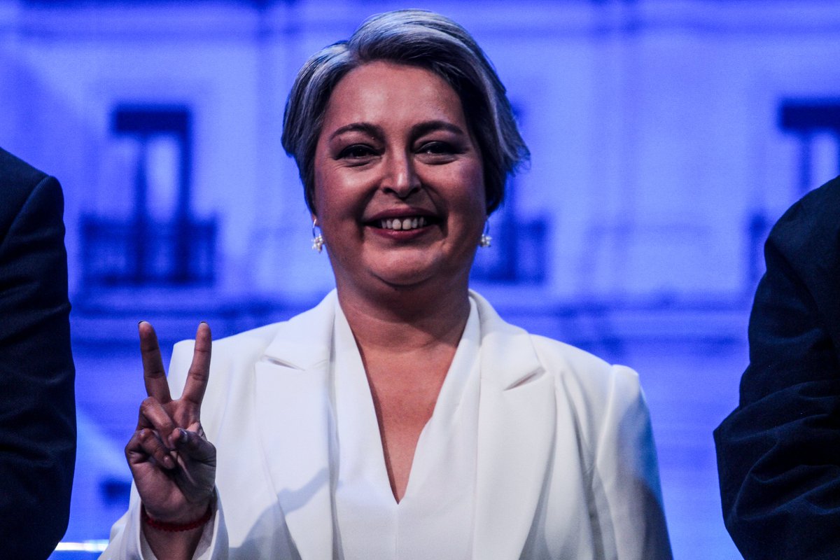 🎙 Jeannette Jara: "A los candidatos de derecha les digo, 'no encarcelemos a los que roban un superocho, persigamos a los que tienen el control del dinero del narco y del crimen organizado".

📲 Lo sigues EN VIVO 👉 tinyurl.com/264ps3wl