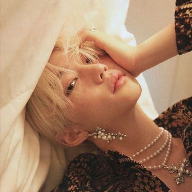 hwgbookie's tweet photo. Hyunlix AU | O anjo da Rua Guaicurus 

Após fugir de seu próprio casamento, Lee Felix vai parar na zona boêmia.

Entre luzes vermelhas e desejos proibidos, ele conhece o Santo Hwang Hyunjin — e descobre que o destino tem um senso de humor cruel. https://t.co/CiWDUpjFoV