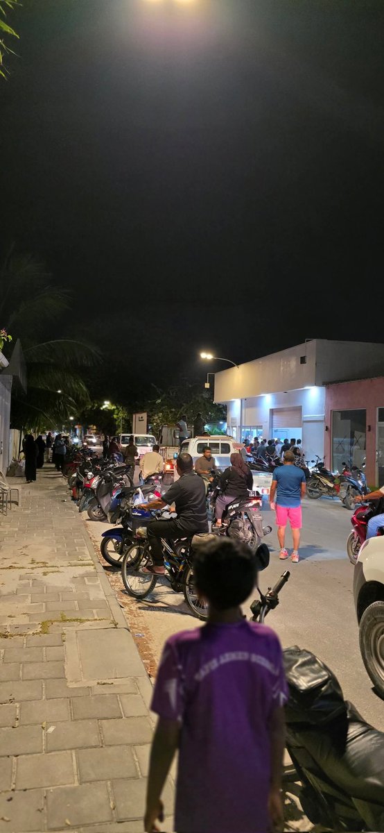 Fuvahmulah City is facing a water crisis. There is no water available, not even drinking water. FENAKA has poured large amounts of chlorine into the network, and many people are experiencing medical issues as a result. Please help Fuvahmulah.
#FuvahmulahWaterCrisis