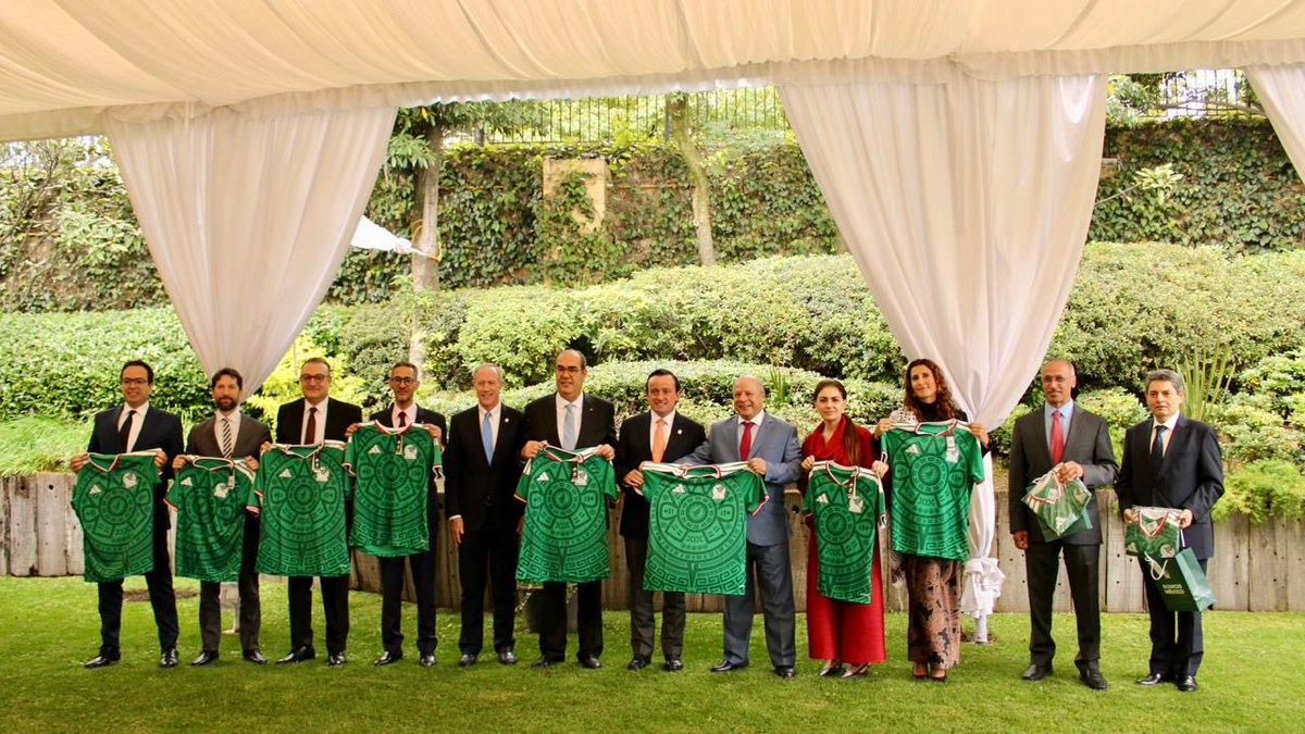 ⚽️🏆El Excmo. Embajador de Su Majestad el Rey de Marruecos en México, Sr. Abdelfattah Lebbar, en su calidad de Decano del Cuerpo Diplomático Árabe acreditado en México, presidió la reunión de Embajadores Árabes celebrada en la Residencia del Estado de Kuwait.