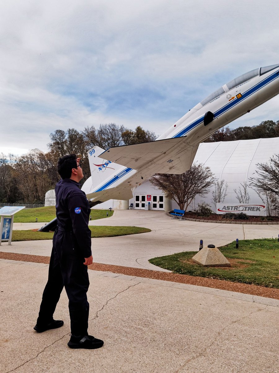 #SERASpace 🌎
Hoy, en el Día Mundial de la Ciencia para la Paz y el Desarrollo, recuerdo por qué elegí dedicar mi vida a la ciencia.

Desde la investigación cuántica ⚛️ hasta la exploración espacial 🚀, busco demostrar que la ciencia no solo transforma el mundo, sino que también