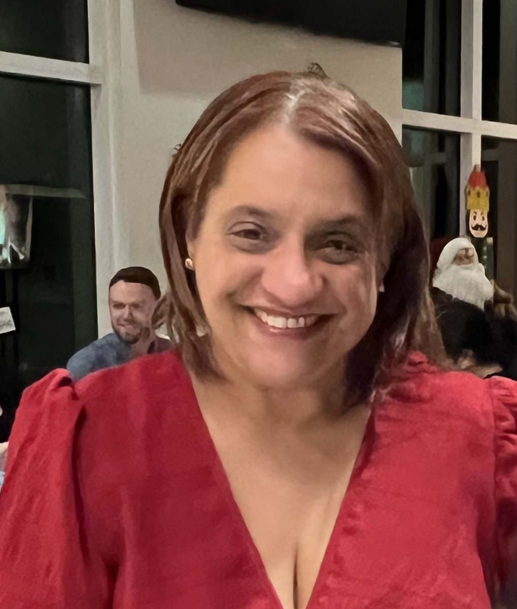 Join us in wishing our amazing front desk receptionist and executive suite customer service representative, Sofia Calderon, a very happy birthday! 🎁