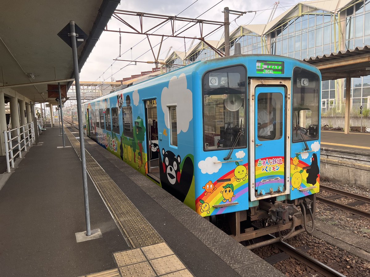 今日は11月11日です。 HSOR-111Aは空色の明るいくまモンラッピング列車